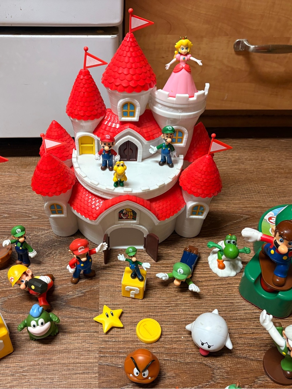 Nintendo Super Mario Brothers toys. 50 pieces.